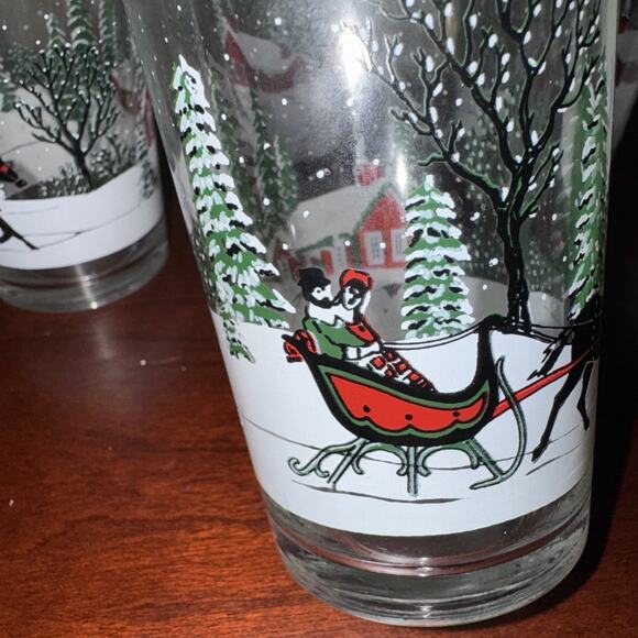 Vintage Winter Snow Red Log Cabin Sleigh Christmas Glasses Set Of 4 - Picture 5 of 7